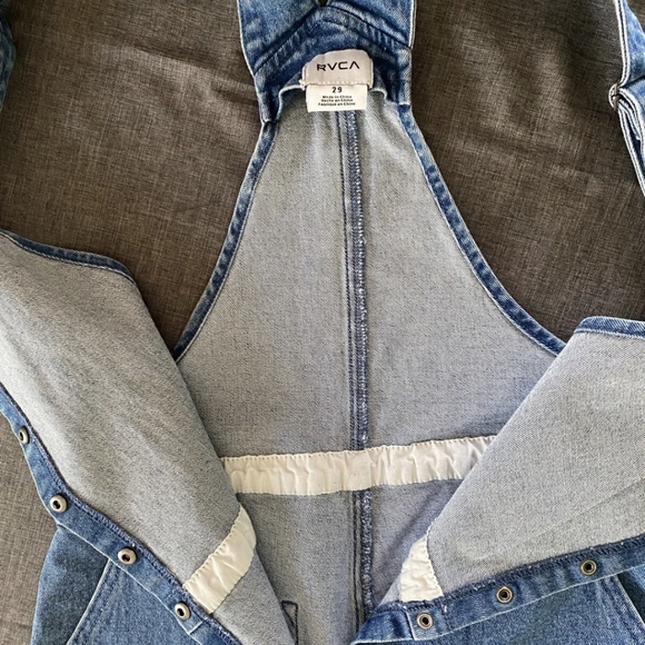 RVCA overalls snap up front size 29 frayed/raw ends - Picture 6 of 12